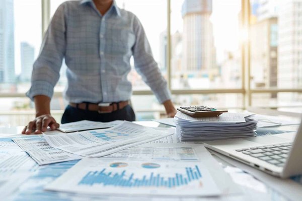 Quali sono i vantaggi fiscali dell'investimento in immobili commerciali?